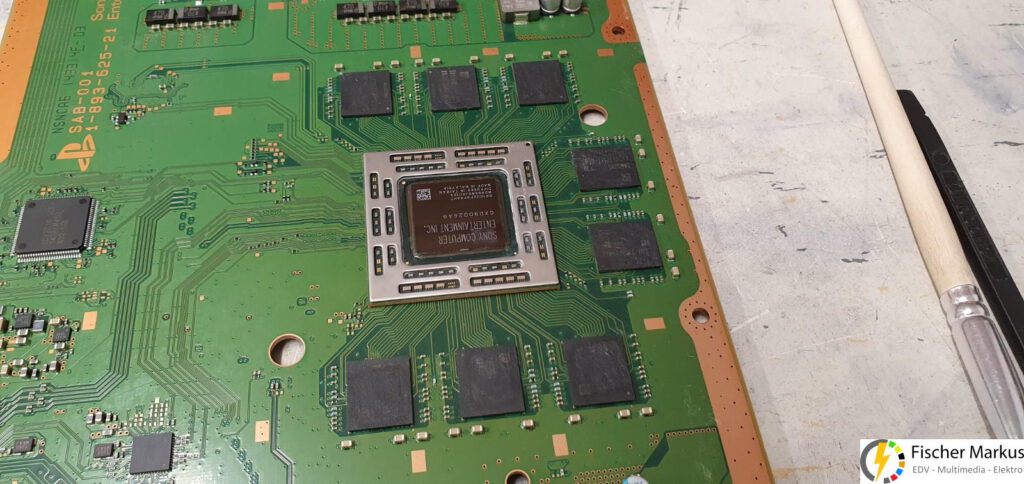PS4 Classic Kühlprobleme (8) Chip und Speicher gereinigt