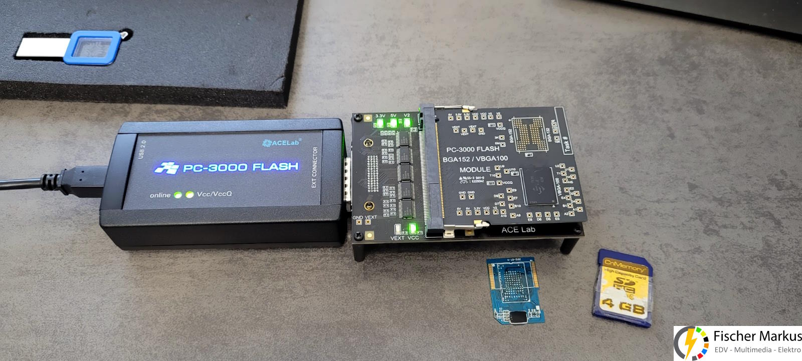 PC-3000 Flash mit BGA Adapter und aufgelötetem Chip aus SD Karte