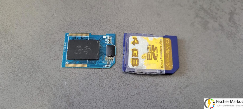 geöffnete SD Karte mit Platine, unbekanntem Controller und Flash Chip