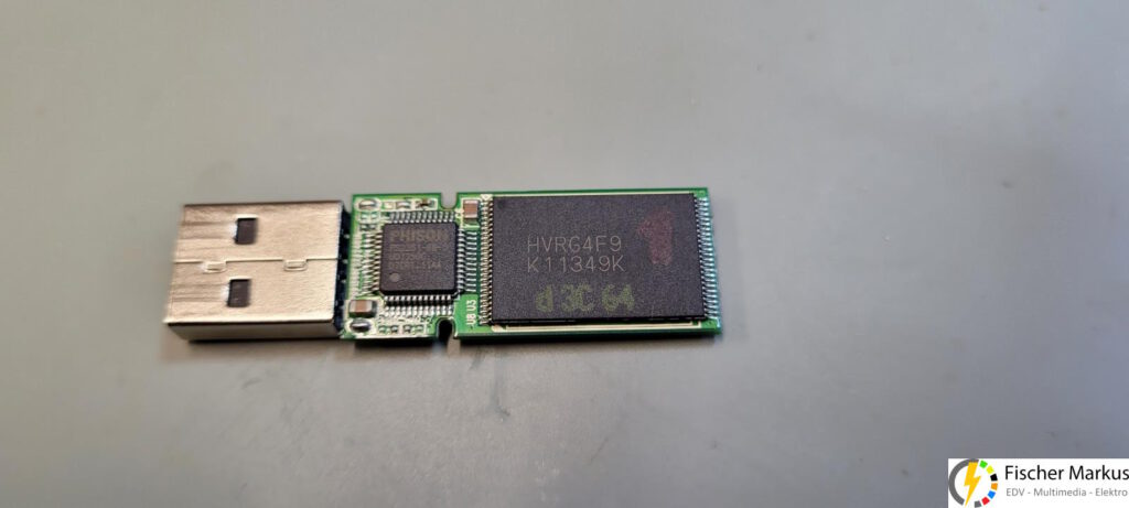 USB Stick Flash 1 und Controller Chip