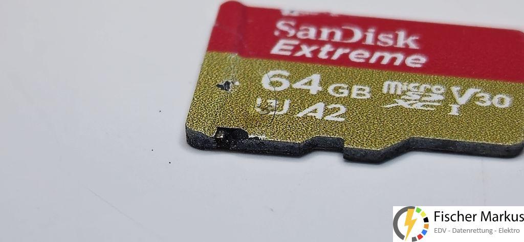 microSD Karte gebrochen Detailaufnahme Riss