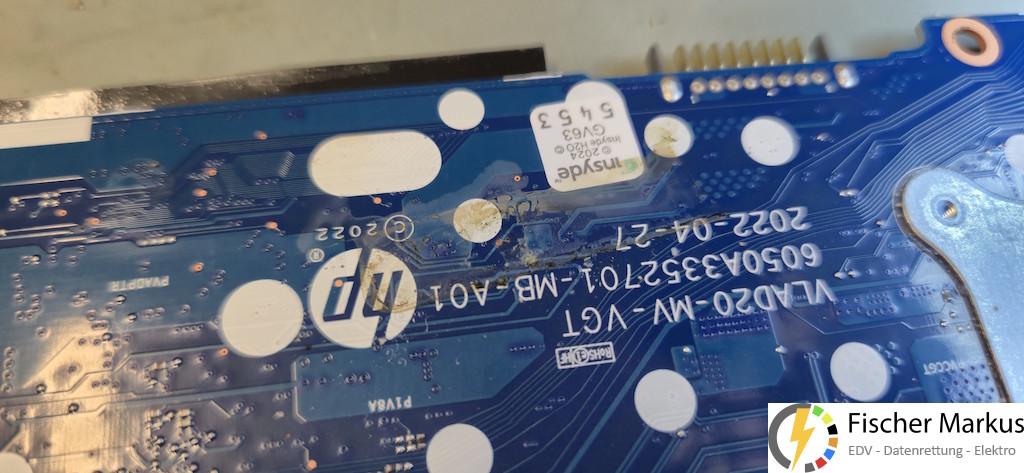 Datenrettung SSD nach Kaffee über Laptop (3) korrodiertes Mainboard