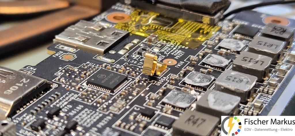 Reparatur Laptop nach Kundenfehler Kühlung (3) Kurzschluss durch verbogene Kontaktfeder