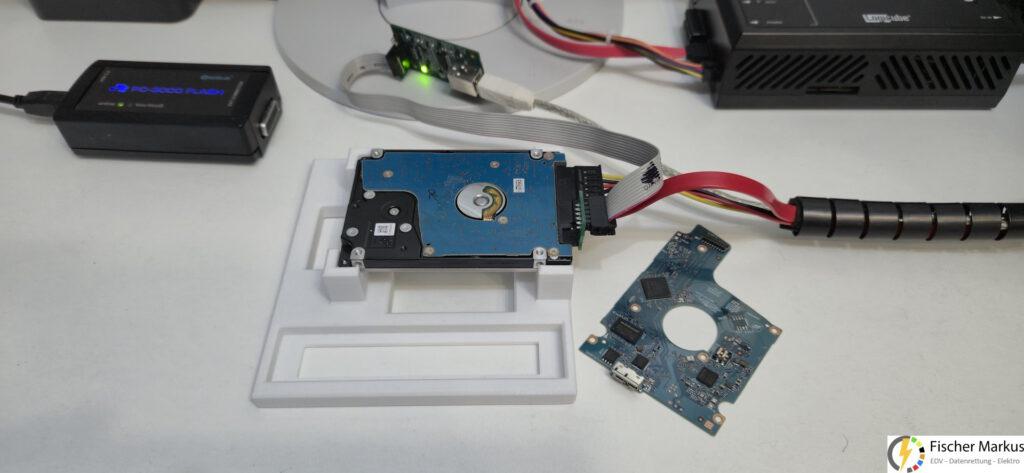 Festplatte am ACELab PC3000 UDMA System mit umgebauter Steuerplatine auf SATA