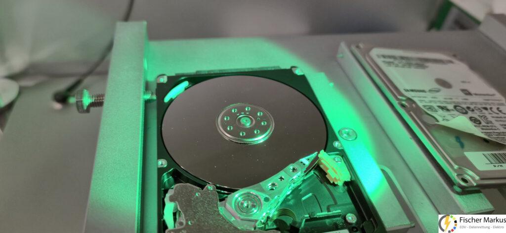 Datenrettung Samsung 1TB HDD Head Stuck Platter (6) Schreib-Lesekopf auf Platter mit Verschmutzung