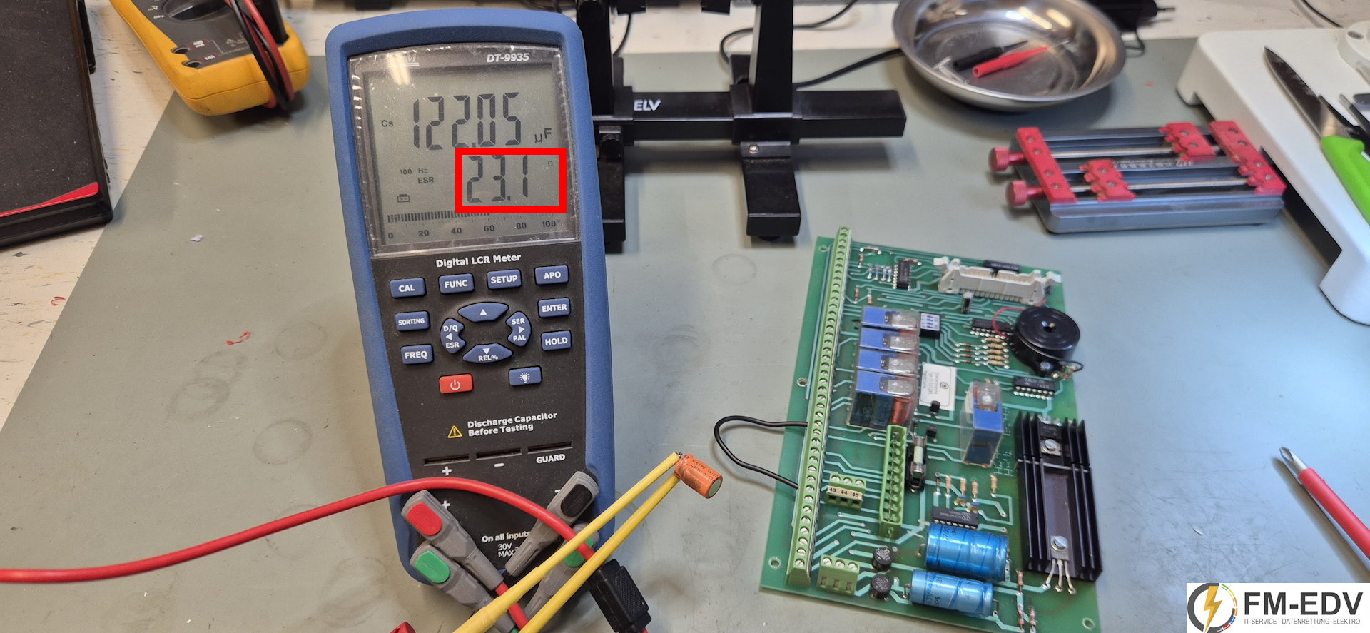 Reparatur KLAFS Saunasteuerung (2) defekter Elko Elektrolytkondensator mit hohem ESR Wert