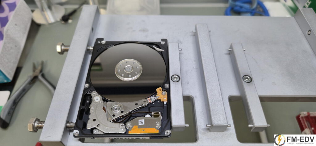 Datenrettung Toshiba 1TB MQ04UBF100 (1) Überprüfung im eigenen Reinraum
