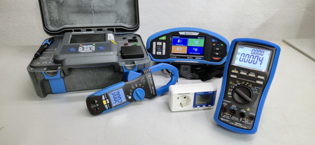 Metrel und Peaktech Messgeräte für elektrotechnische Messungen